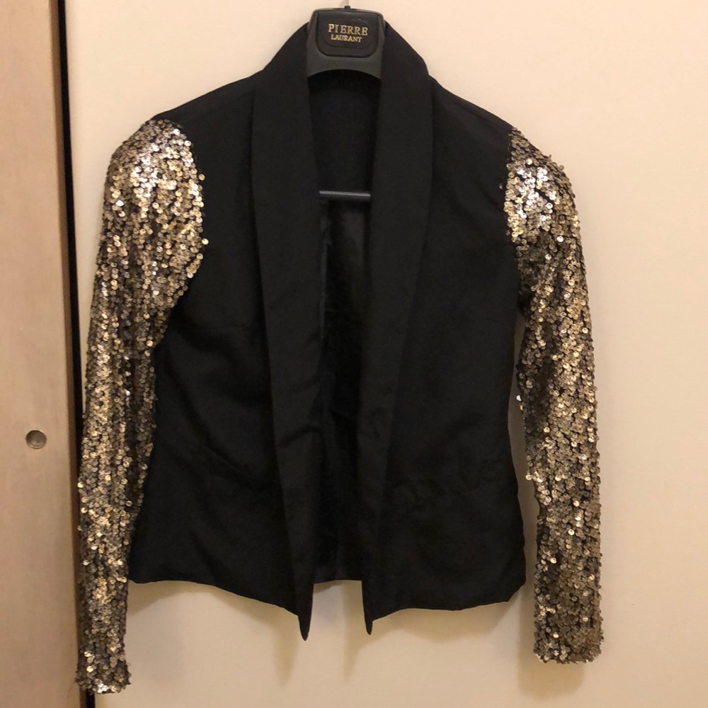 MimiChika(Sheik black blazer/ gold sequin sleeve)